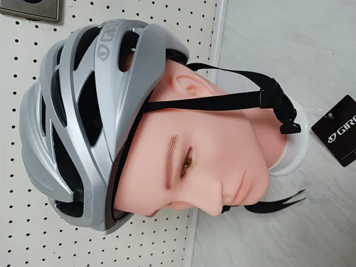 Giro Syntax Matte White/Silver L Fahrradhelm - Leichter In-Mold-Helm mit Roc Loc 5 Air Anpassungssystem und 25 Belüftungsöffnungen für optimalen Komfort und Sicherheit beim Radfahren.