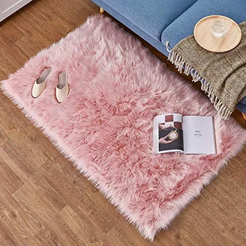 QINGLOU Faux Lammfell Schaffell Teppich (60 x 90 cm) Wohnzimmer Schlafzimmer Kinderzimmer/Als Faux Bett-Vorleger oder Matte für Stuhl Sofa (Pink, 60 x 90cm)