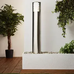 BRILLIANT Todd Außenstandleuchte Edelstahl - Wegeleuchte mit IP44 Spritzwasserschutz, ideal für den Außenbereich. Nutzen Sie energiesparende LED-Lampen für umweltfreundliche Beleuchtung.