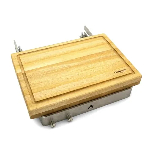 Grillrost.com Bretthalter für Feuerplatten - Buchenholz & Edelstahl, Made in Germany - Grillgestelle mit sicherer Ablage für Grillbretter, inklusive 4 cm starkem Buchenholzbrett. Kompaktes Design für optimale Organisation am Grill, ideal für Grillenthusiasten.