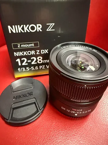 NIKON NIKKOR Z DX 12-28mm f 3.5-5.6 PZ VR - Ultraleichtes Weitwinkelzoom-Objektiv, geräuschloser Einstellring für präzise Fokussierung und flexible Aufnahmen