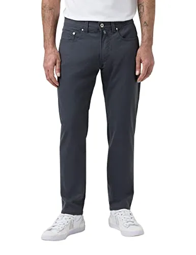 Pierre Cardin Tapered-fit-Jeans Lyon - Modern Fit für Herren - Wanderhosen mit schmaler Passform und hohem Tragekomfort, ideal für stilbewusste Männer. Zeitloses Design mit praktischen Details und in verschiedenen Farben erhältlich.