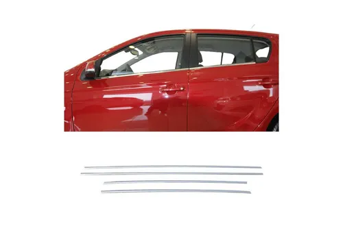 OMAC Zierleisten-Aufkleber für Hyundai i20 HB 5D - Edelstahl Chrom 4tlg Aufkleber, schützt Ihr Auto vor Kratzern und verleiht ihm einen stilvollen Look. Einfache Installation ohne Bohren, ideal für langlebigen Schutz.