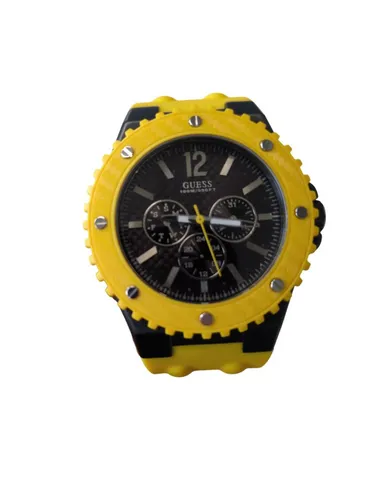 Guess Quarzuhr W11619G5 - Multifunktionale Armbanduhr - Moderne Armbanduhr aus Edelstahl mit Silikonband, 100m wasserdicht, Tages- und Datumsanzeige sowie Leuchtzeiger für optimale Ablesbarkeit.