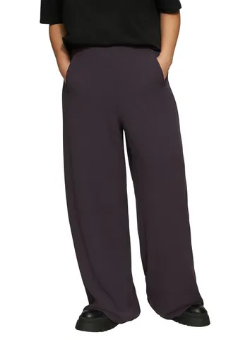 QS Stoffhose mit Stretchanteil in PLUM - Stretchhose in knöchellanger, weiter Passform für optimalen Tragekomfort. Pflegeleicht und ideal für lässige Outfits.