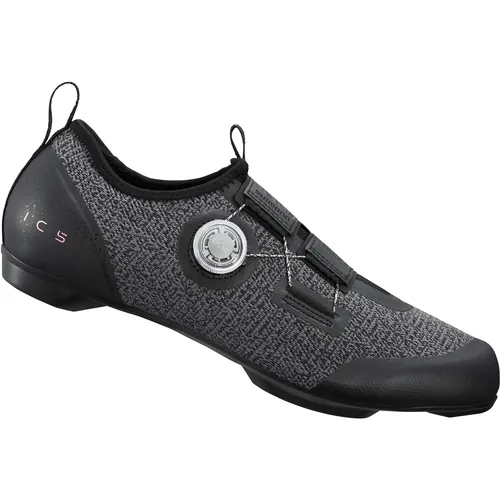 Shimano IC501 black (L01) 46 - Komfortable Spinning Fahrradschuhe - Spinning Fahrradschuhe für drinnen mit antibakterieller FUZE-Behandlung, atmungsaktivem Obermaterial und präzisem BOA L6K Drehverschluss für optimale Leistung und Komfort.
