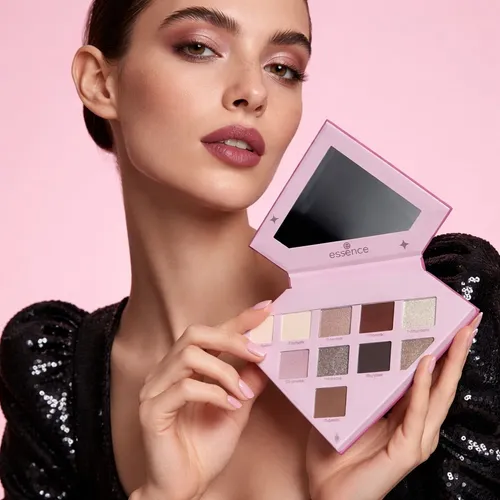 essence Superman Eyeshadow Palette