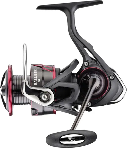 Daiwa Rolle Ballistic LT 4000D-C – Leicht und Stark - Angelrolle mit LT (Light & Tough) Technologie, ideal für Spinnangeln auf Zander und Hechte. Mit MagSealed Mechanismus für optimalen Wasserschutz und ATD Bremssystem für gleichmäßige Bremskraft.