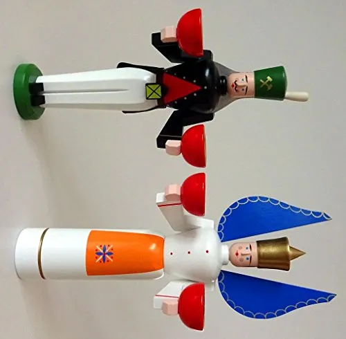 DREGENO Engel und Bergmann Blaue Flügel - Weihnachtsdekoration - Traditionelle Weihnachtsdekoration aus dem Erzgebirge, liebevoll handgefertigt in Deutschland. Perfekt für Kerzen mit 14 mm Durchmesser, bringt festliche Stimmung in Ihr Zuhause.