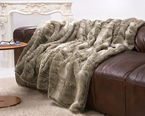 Wohnen & Accessoires Felldecke Bär grau-beige Melange 150 - Kuschelige Webpelzdecke in 150x200cm, waschbar bei 30°C, ideal für gemütliche Abende und erhältlich in verschiedenen Größen mit passenden Kissen.