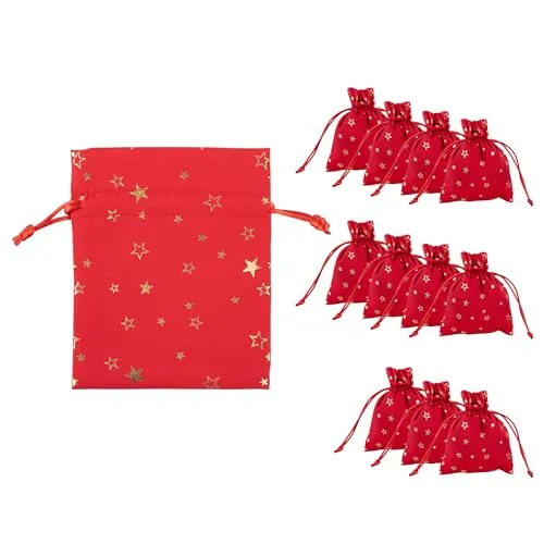 Idena 90419 - Stoffbeutel ca. 10 x 13 cm, 12 Stück, rote Säckchen mit Sternen-Motiv, Weihnachtssack mit Kordel, Geschenkbeutel für Weihnachten