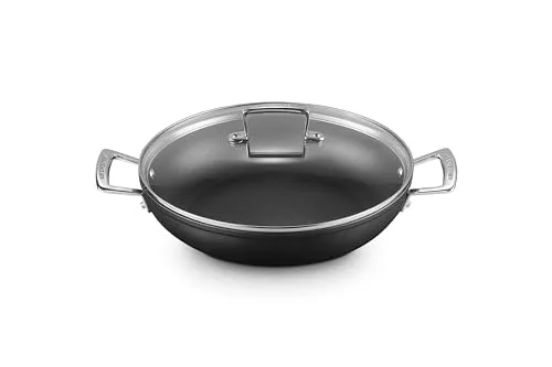 Le Creuset Aluminium-Antihaft Profipfanne Ø 28 cm mit Deckel - Pfanne mit 4x stärkerer Antihaft-Beschichtung, perfekt für fettfreies Braten und alle Herdarten, inklusive Induktion. Einfache Reinigung und 30 Jahre Garantie!