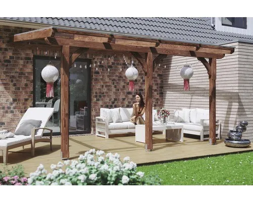 Skan Holz Terrassenüberdachung Rimini 434 x 350 cm aus Douglasie - Robuste Terrassenüberdachung aus langlebiger Douglasie, wetterfest mit Polycarbonat-Dach und eleganten Details, ideal für geschützte Entspannungsbereiche.