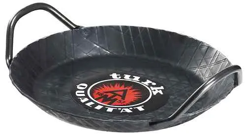 Turk Schmiedeiserne Servier-Eisenpfanne 24 cm mit 2 Griffen - Pfanne aus hochwertigem Eisen, ideal für Gas- und Induktionsherde, sorgt für gleichmäßige Wärmeverteilung und perfekte Bratergebnisse.