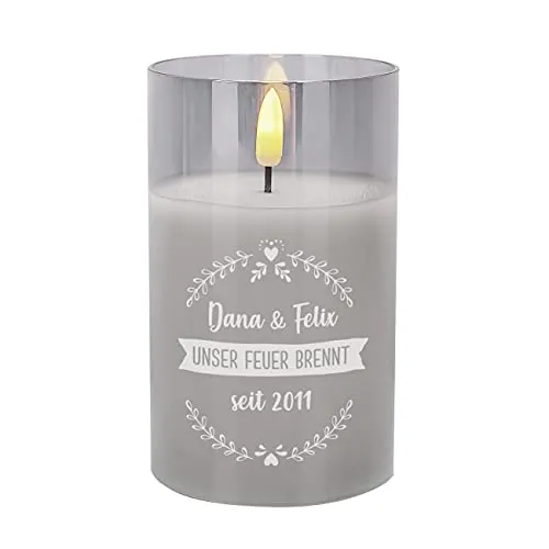 Herz & Heim® LED Kerze mit Gravur Ihrer Wunschzeilen Windlicht Weihnacht-Geschenk Liebesgeschenk