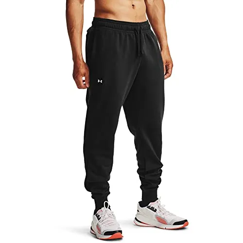 UNDER ARMOUR Herren Sporthose UA RIVAL FLEECE JOGGERS - Bequeme Herren Joggers für sportliche Aktivitäten oder entspannte Tage. Die weiche Innenseite sorgt für hohen Tragekomfort und Wärme, ideal für jede Gelegenheit.