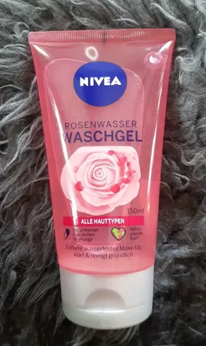 NIVEA Rosenwasser Waschgel 150 ml - Reinigungsschaum für alle Hauttypen, mit MicellAIR Technologie für sanfte, gründliche Reinigung ohne Austrocknen der Haut.