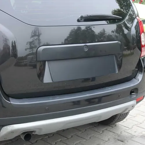 OMAC Ladekantenschutz für Dacia Duster 2010-2017 – Schwarz ABS, 1tlg - Schützen Sie die Ladefläche Ihres Dacia Duster vor Kratzern und Stößen. Dieser langlebige Ladekantenschutz aus hochwertigem ABS ist einfach zu montieren und bietet eine passgenaue Lösung für Ihr Fahrzeug.