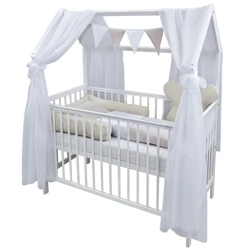 Baby-Delux Hausbett Kinderbett 60x120 cm mit Matratze und Bettwäsche-Set - Hochwertiges Babybett im modernen Hausbett-Design, gefertigt aus massivem Kiefernholz. Dreifach höhenverstellbar und umbaubar zum Juniorbett – ideal für die sichere Nutzung von Geburt an.