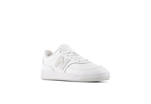 New Balance BB80 Sneaker - Sportliche Sneaker »BB80« von New Balance mit leichtem Synthetik-Obermaterial. Ideal für lässige Outfits und optimalen Tragekomfort. Die rutschfeste Gummisohle sorgt für Stabilität im Alltag.