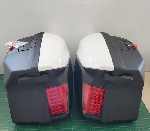 Bagtecs Kofferset Motorrad Koffer + Kofferträger PX74 in Weiß - Motorradkoffer mit universellem Kofferträger, perfekt für Reisen und Abenteuer mit zusätzlichem Stauraum.