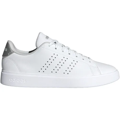 adidas Damen Advantage 2.0 Schuhe - Bequeme Sneaker in Cloud White - Damen-Sneaker mit regulärer Passform, weichem Tragegefühl und Cloudfoam Comfort Einlegesohle. Hergestellt aus mindestens 20 % recycelten Materialien für nachhaltigen Komfort.
