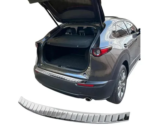 Ladekantenschutz Edelstahl chrom für Mazda CX-30 | Typ DM | BJ ab 2019 - Stoßfängerabdeckung aus hochwertigem, rostfreiem Edelstahl, selbstklebend und passgenau für einfachen Einbau, schützt Ihren Kofferraum elegant und effektiv.