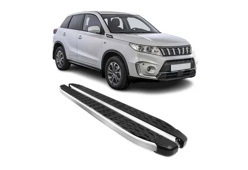 OMAC Kfz-Schmutzfänger Alu Seitenschweller für Suzuki Vitara 2015-2025 Silber 2-tlg. - Hochwertige Aluminium-Trittbretter für Suzuki Vitara, rutschfest und stabil. Schützen Sie Ihre Karosserie vor Kratzern und erleichtern Sie den Ein- und Ausstieg – ideal für Kinder und ältere Personen.