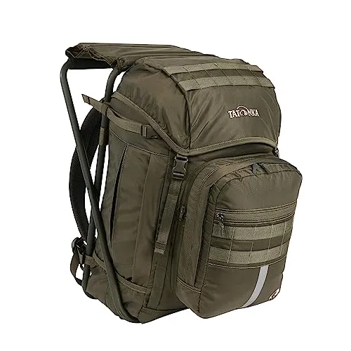 Tatonka Petri Chair olive (331) - Angler Rucksack mit Klapphocker - Rucksäcke für Angler: Der Tatonka Petri Chair bietet 35 Liter Volumen, einen stabilen Klapphocker und eine abnehmbare Fronttasche, die auch als Hüfttasche genutzt werden kann.