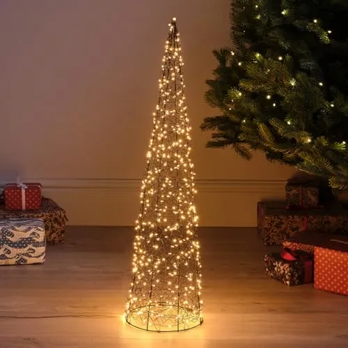 Lights4fun Traditioneller Weihnachtskegel mit 500 warmweißen LEDs - Eleganter 80 cm hoher Weihnachtskegel aus silbernem Draht, ausgestattet mit 500 warmweißen Mikro-LEDs. Der integrierte 8-Stunden-Timer sorgt für eine mühelose Festbeleuchtung. Ideal für Innen- und Außenbereiche.