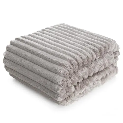 Design91 Kuschelige Decke mit Streifenmuster, Weiche Kuscheldecke, Soft, Gestreifte Sofadecke, Flauschige Wohndecke, Steppdecke, MIKROFASER (Beige, 70 x 160 cm)