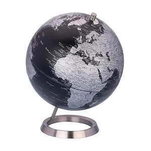 TROIKA Globus 23,5 GRAD - Eleganter Tischglobus mit verchromtem Metallfuß - Lehrmaterial Globen - Hochwertiger, drehbarer Tischglobus mit matter Oberfläche und stabiler Basis, ideal für stilvolle Raumgestaltung und als pädagogisches Werkzeug.