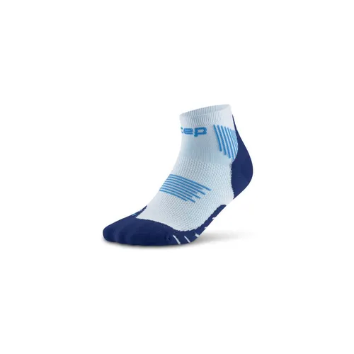 CEP Damen Core Run Low Cut Laufsocken - 40-43 - ice/blue - Sportsocken mit präziser Kompression, ideal für Läuferinnen. Hergestellt in Deutschland, bieten sie Schutz vor Blasenbildung und optimalen Komfort dank stoßdämpfender Polsterung und 3D-Anti-Rutsch-Technologie.