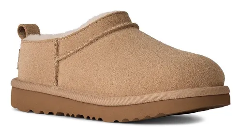 UGG CLASSIC MICRO Schlupfboots Homeslipper, Pantoffel zum Schlupfen beige 35 EU (3 US) - Bequeme Schlupfboots in sandfarbenem Veloursleder mit weichem Lammfellfutter. Ideal für entspannte Stunden zu Hause – stilvoll und komfortabel!