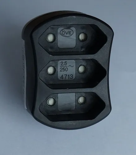 Multistecker 3fach,schwarz, Kopp, Anschluss für 3 Euro Stecker, 3x 2,5A 250V 1 x