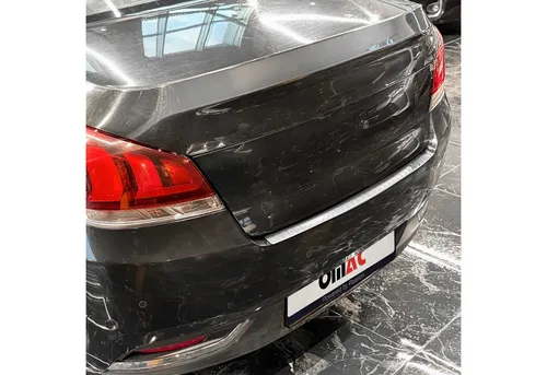 OMAC Ladekantenschutz für Peugeot 508 (2010-2018) - Abdeckblenden mit langlebigem, rostfreiem Edelstahl für optimalen Schutz der Ladefläche. Einfache Montage ohne Bohren, elegantes Design schützt vor Kratzern und Stößen.