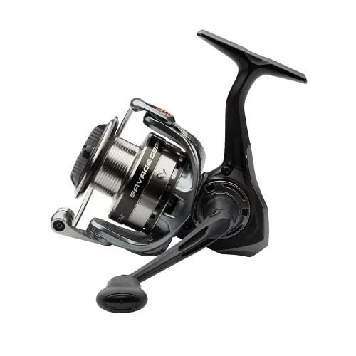 Savage Gear 2500 FD SG4 Rolle - Hochleistungs-Spinnrolle für Barsch & Zander - Spinning-Rolle von Savage Gear, ideal für das Jiggen mit Gummifischen, leicht und robust mit 11,5 kg Bremskraft und 8+1 Kugellagern für optimale Performance.