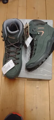 Lowa Renegade Evo GTX Mid Damen Wanderschuhe - Wanderschuhe mit wasserdichter Gore-Tex-Membran, ideal für anspruchsvolle Wanderungen und optimalen Komfort.