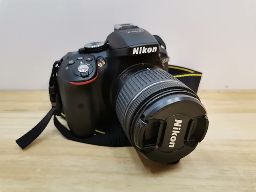 Produktbild Nikon D5300 Digital SLR Kamera mit 18-55mm VR Objektiv