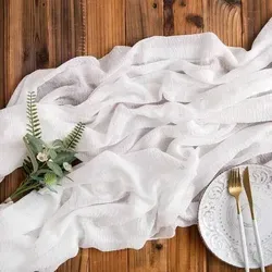 Tischläufer Musselin Käsetuch Hochzeit 400x80cm Weiß - Eleganter Tischläufer aus Musselin, 400x80 cm, ideal für Hochzeiten und Feiern. Die zarte, faltige Textur schafft eine romantische Atmosphäre und ist wiederverwendbar sowie pflegeleicht.