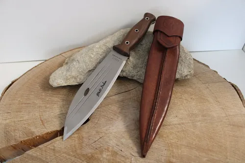 Condor Primitive Bush Knife inkl. Lederscheide - Feststehendes Messer mit hochwertiger Verarbeitung und robuster Lederscheide, ideal für Outdoor-Abenteuer und Survival-Einsätze.