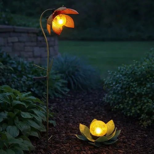 Solardeko LED Lotusblüte Gartenlampe 2er Set - Lampen für den Garten mit Crackle-Optik, aus Metall und Glas, sorgen für bis zu 8 Stunden stimmungsvolles Licht. Ideal für eine romantische Atmosphäre im Außenbereich.