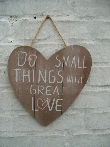 Bedrucktes Holzschild, Wandbild, Spruch, Herz, Do small things with great love