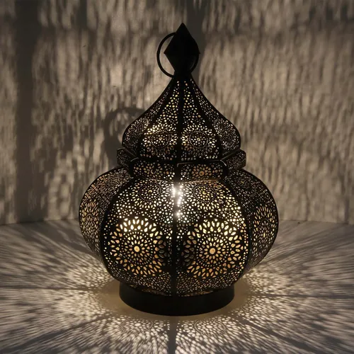 Orientalische Tischlampe Asif – Handgefertigte Nachtischlampe - Stilvolle Tischlampe im orientalischen Design, handgefertigt aus Metall mit geometrischem Muster. Ideal für stimmungsvolle Akzente im Wohnraum.