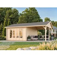 Palmako Gartenhaus Irene 653 x 550 cm - Vielseitig und Naturbelassen - Das großzügige Gartenhaus Irene bietet zahlreiche Nutzungsmöglichkeiten, sei es als Carport oder schattige Lounge. Hergestellt aus robusten Blockbohlen und ausgestattet mit hochwertigen Türen und Fenstern für wettergeschützten Komfort.