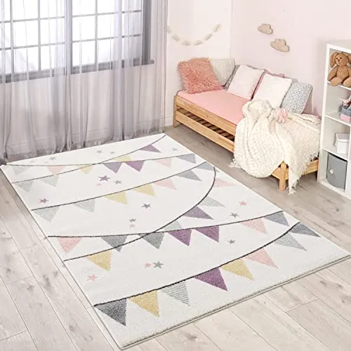 Kinderteppich Creme Lila - 140x200 cm - Wimpel-Motiv für Mädchen - Teppiche & Läufer für Baby- & Kleinkinderzimmer, mit schimmerndem Flor für ein warmes Ambiente und strapazierfähigem, pflegeleichtem Material. Ideal zum Spielen und Entspannen!