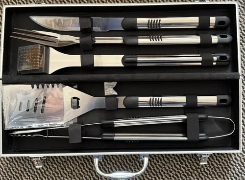 Edelstahl Grillbesteck im Koffer Grillwerkzeug Zange Wender Gabel Bürste Messer