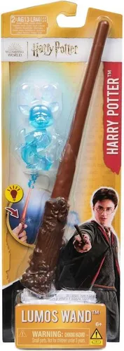Harry Potter Lumos Wand w/Patronus 6071775 - Rollenspiele: Erlebe die Magie mit der Harry Potter Lumos Wand! Enthält LED-Licht und abnehmbaren Patronus für kreatives Spiel. Perfekt für Fans und Sammler ab 6 Jahren.