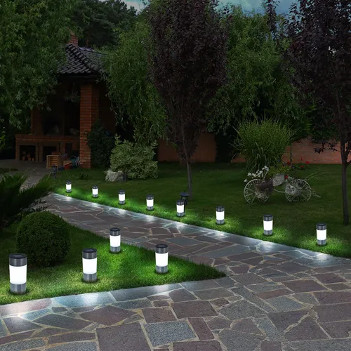 LED Solarlampe Edelstahl Außen Gartenleuchte 12er Set - 12 elegante Solar-Steckleuchten aus Edelstahl für den Außenbereich. Einfach zu installieren, spritzwassergeschützt (IP44) und mit einer Leuchtdauer von bis zu 8 Stunden – ideal für stimmungsvolle Akzente im Garten.