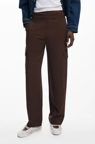 Braune Damenhose: Stylische Cargo-Details und funktionale Taschen